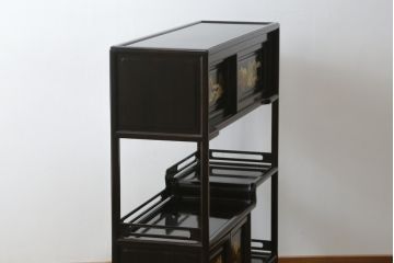 和製ビンテージ　美品　最高級　国産職人手作り　黒檀(コクタン)材　漆塗りの品のある佇まいが美しい蒔絵入り飾り棚(茶棚、戸棚、収納棚、違い棚、ヴィンテージ)(定価約150万円)(R-080689)