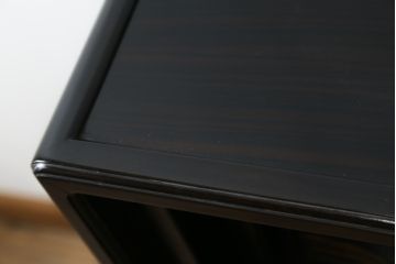 和製ビンテージ　美品　最高級　国産職人手作り　黒檀(コクタン)材　漆塗りの品のある佇まいが美しい蒔絵入り飾り棚(茶棚、戸棚、収納棚、違い棚、ヴィンテージ)(定価約150万円)(R-080689)
