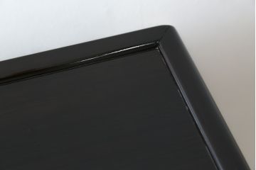 和製ビンテージ　美品　最高級　国産職人手作り　黒檀(コクタン)材　漆塗りの品のある佇まいが美しい蒔絵入り飾り棚(茶棚、戸棚、収納棚、違い棚、ヴィンテージ)(定価約150万円)(R-080689)