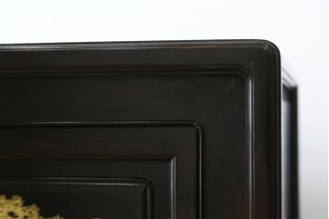 和製ビンテージ　美品　最高級　国産職人手作り　黒檀(コクタン)材　漆塗りの品のある佇まいが美しい蒔絵入り飾り棚(茶棚、戸棚、収納棚、違い棚、ヴィンテージ)(定価約150万円)(R-080689)