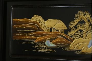 和製ビンテージ　美品　最高級　国産職人手作り　黒檀(コクタン)材　漆塗りの品のある佇まいが美しい蒔絵入り飾り棚(茶棚、戸棚、収納棚、違い棚、ヴィンテージ)(定価約150万円)(R-080689)