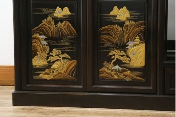 和製ビンテージ　美品　最高級　国産職人手作り　黒檀(コクタン)材　漆塗りの品のある佇まいが美しい蒔絵入り飾り棚(茶棚、戸棚、収納棚、違い棚、ヴィンテージ)(定価約150万円)(R-080689)