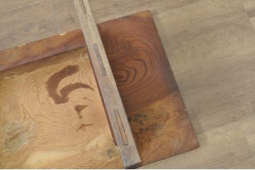 和製アンティーク　上手物!!　総欅(ケヤキ)材　天板上杢(玉杢)　時代の流れを感じる素朴な佇まいが魅力的な引き出し付き文机( ローテーブル、座卓、座机、センターテーブル)(R-080690)