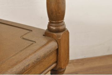 和製ビンテージ　2way!!　国産　職人手作りの良品　ナラ材　2通りの使い方が出来る彫刻入りのモンクスベンチ(テーブル、サイドテーブル、丸テーブル、ラウンドテーブル、椅子、イス、ヴィンテージ)(R-080692)