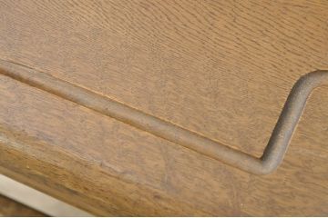 和製ビンテージ　2way!!　国産　職人手作りの良品　ナラ材　2通りの使い方が出来る彫刻入りのモンクスベンチ(テーブル、サイドテーブル、丸テーブル、ラウンドテーブル、椅子、イス、ヴィンテージ)(R-080692)