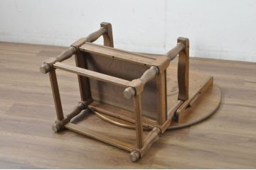 和製ビンテージ　2way!!　国産　職人手作りの良品　ナラ材　2通りの使い方が出来る彫刻入りのモンクスベンチ(テーブル、サイドテーブル、丸テーブル、ラウンドテーブル、椅子、イス、ヴィンテージ)(R-080692)