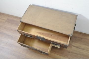 和製アンティーク　明治期　前面桐(キリ)材　味わい深い風合いの関東衣装箪笥ローボード(ローチェスト、和たんす、時代箪笥、収納タンス、整理箪笥、引き出し、テレビボード、テレビ台、TVボード、TV台)(R-080696)