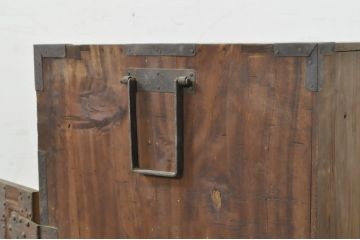 和製アンティーク　明治期　前面桐(キリ)材　味わい深い風合いの関東衣装箪笥ローボード(ローチェスト、和たんす、時代箪笥、収納タンス、整理箪笥、引き出し、テレビボード、テレビ台、TVボード、TV台)(R-080696)