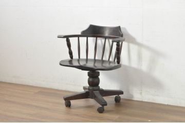 和製ビンテージ　希少　絶版品　北海道民芸家具　細部までこだわりが感じられるキャスター付き回転デスクチェア(キャプテンチェア、板座チェア、回転チェア、キャスターチェア、椅子、イス、ヴィンテージ、高さ調整可能)(R-080697)