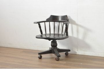 和製ビンテージ　希少　絶版品　北海道民芸家具　細部までこだわりが感じられるキャスター付き回転デスクチェア(キャプテンチェア、板座チェア、回転チェア、キャスターチェア、椅子、イス、ヴィンテージ、高さ調整可能)(R-080698)