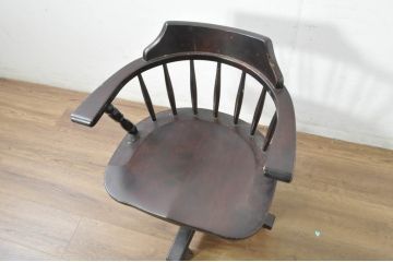 和製ビンテージ　希少　絶版品　北海道民芸家具　細部までこだわりが感じられるキャスター付き回転デスクチェア(キャプテンチェア、板座チェア、回転チェア、キャスターチェア、椅子、イス、ヴィンテージ、高さ調整可能)(R-080698)