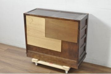 中古　北海道民芸家具　天板カットあり　落ち着きのある色合いが和モダンな印象を深める茶棚(茶箪笥、収納棚、戸棚)(R-080700)