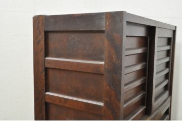 中古　北海道民芸家具　天板カットあり　落ち着きのある色合いが和モダンな印象を深める茶棚(茶箪笥、収納棚、戸棚)(R-080700)