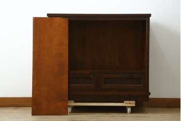 中古　北海道民芸家具　落ち着きのある色合いが素敵な戸棚　(R-080700)