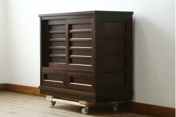 中古　北海道民芸家具　落ち着きのある色合いが素敵な戸棚　(R-080700)