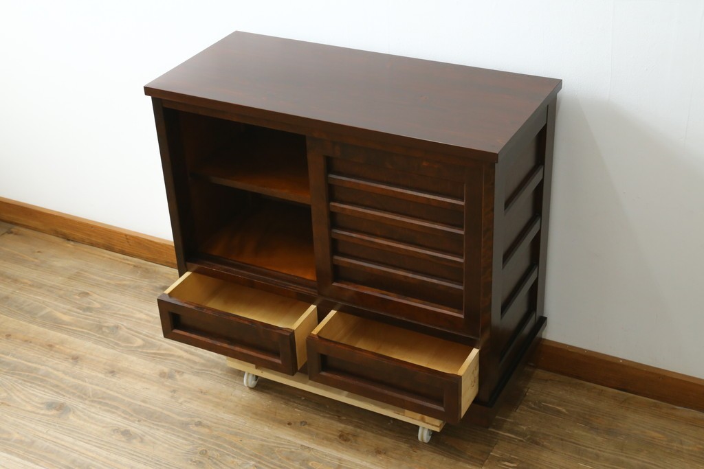 中古　北海道民芸家具　落ち着きのある色合いが素敵な戸棚　(R-080700)
