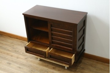 中古　北海道民芸家具　落ち着きのある色合いが素敵な戸棚　(R-080700)