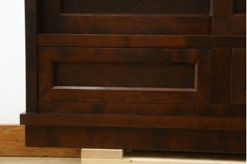 中古　北海道民芸家具　落ち着きのある色合いが素敵な戸棚　(R-080700)