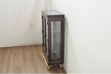 中古　希少な廃番品　北海道民芸家具　クラシカルな雰囲気の小振りなキャビネット(収納棚、戸棚、サイドキャビネット、飾り棚、陳列棚、店舗什器)(R-080701)
