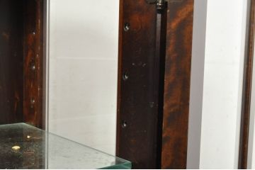 中古　希少な廃番品　北海道民芸家具　クラシカルな雰囲気の小振りなキャビネット(収納棚、戸棚、サイドキャビネット、飾り棚、陳列棚、店舗什器)(R-080701)