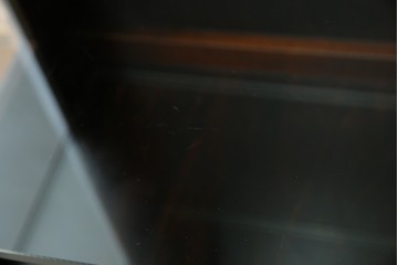 中古　希少な廃番品　北海道民芸家具　クラシカルな雰囲気の小振りなキャビネット(収納棚、戸棚、サイドキャビネット、飾り棚、陳列棚、店舗什器)(R-080701)