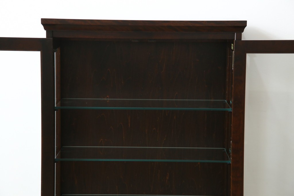 中古　希少な廃番品　北海道民芸家具　クラシカルな雰囲気の小振りなキャビネット(収納棚、戸棚、サイドキャビネット、飾り棚、陳列棚、店舗什器)(R-080701)