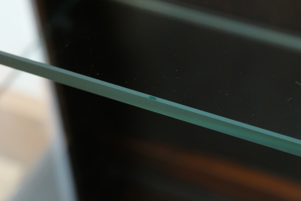 中古　希少な廃番品　北海道民芸家具　クラシカルな雰囲気の小振りなキャビネット(収納棚、戸棚、サイドキャビネット、飾り棚、陳列棚、店舗什器)(R-080701)