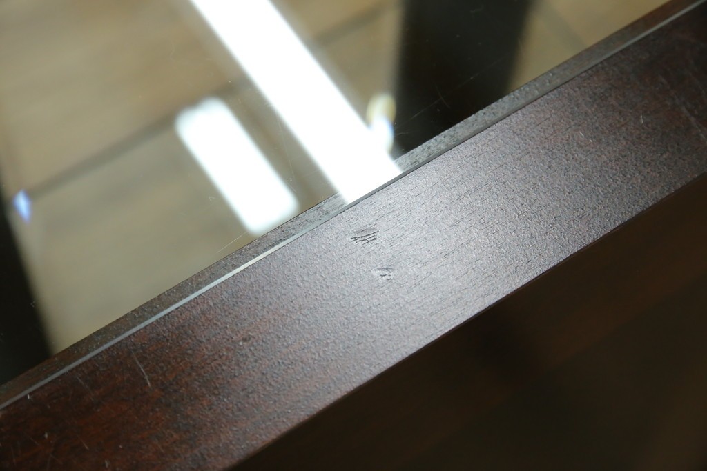 中古　希少な廃番品　北海道民芸家具　クラシカルな雰囲気の小振りなキャビネット(収納棚、戸棚、サイドキャビネット、飾り棚、陳列棚、店舗什器)(R-080701)