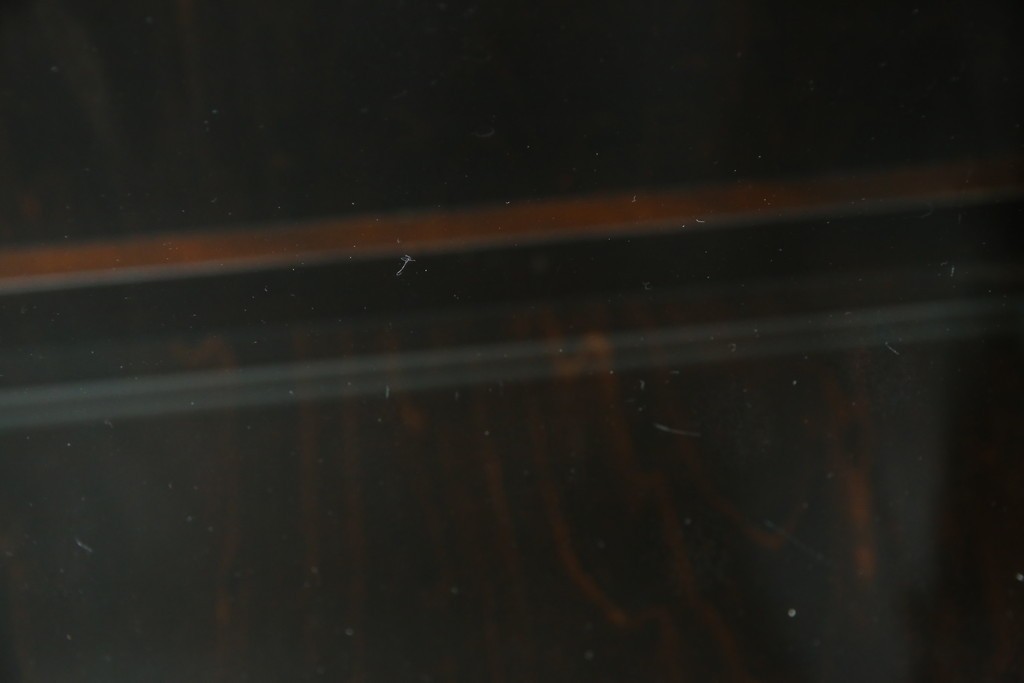 中古　希少な廃番品　北海道民芸家具　クラシカルな雰囲気の小振りなキャビネット(収納棚、戸棚、サイドキャビネット、飾り棚、陳列棚、店舗什器)(R-080701)