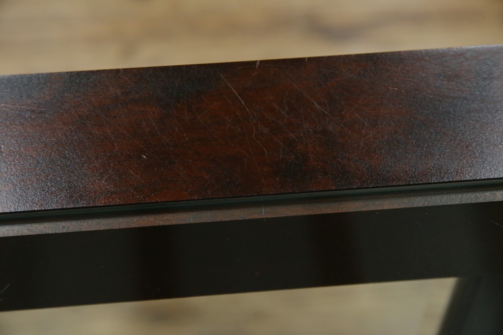 中古　希少な廃番品　北海道民芸家具　クラシカルな雰囲気の小振りなキャビネット(収納棚、戸棚、サイドキャビネット、飾り棚、陳列棚、店舗什器)(R-080701)