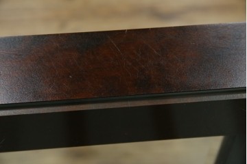 中古　希少な廃番品　北海道民芸家具　クラシカルな雰囲気の小振りなキャビネット(収納棚、戸棚、サイドキャビネット、飾り棚、陳列棚、店舗什器)(R-080701)