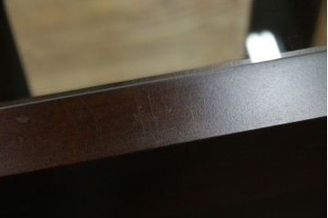 中古　希少な廃番品　北海道民芸家具　クラシカルな雰囲気の小振りなキャビネット(収納棚、戸棚、サイドキャビネット、飾り棚、陳列棚、店舗什器)(R-080701)