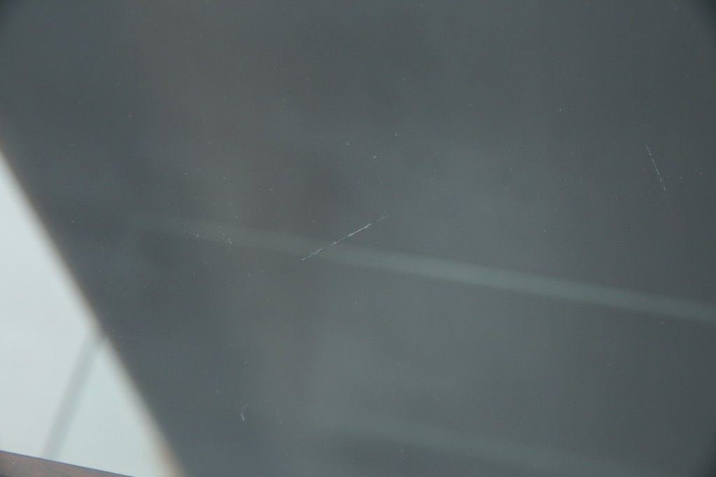 中古　希少な廃番品　北海道民芸家具　クラシカルな雰囲気の小振りなキャビネット(収納棚、戸棚、サイドキャビネット、飾り棚、陳列棚、店舗什器)(R-080701)