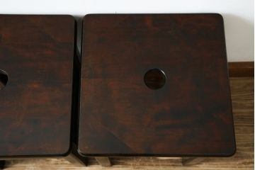 中古　北海道民芸家具　落ち着きのある空間づくりにおすすめのスツール2脚セット(花台、板座、飾り台、ディスプレイ台、バラ売り可能)(R-080702)