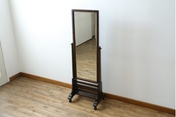 和製ヴィンテージ　北海道民芸家具　シックな色合いが上品な印象のキャスター付きスタンドミラー　(R-080706)