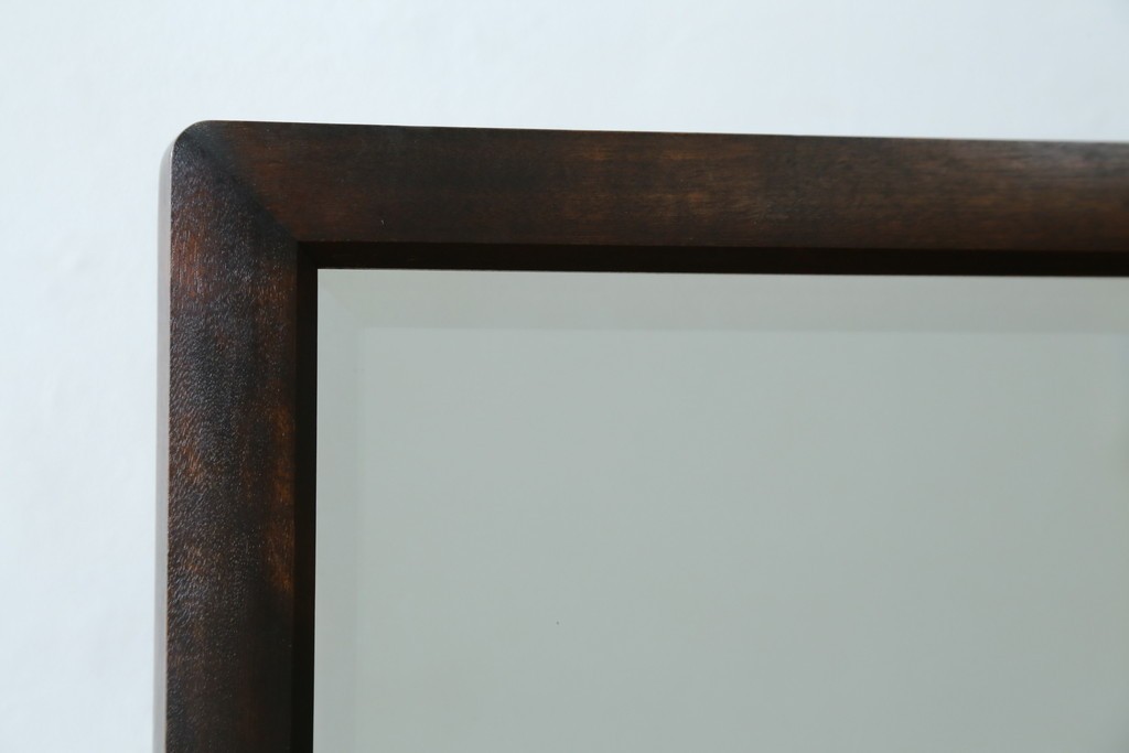 和製ヴィンテージ　北海道民芸家具　シックな色合いが上品な印象のキャスター付きスタンドミラー　(R-080706)