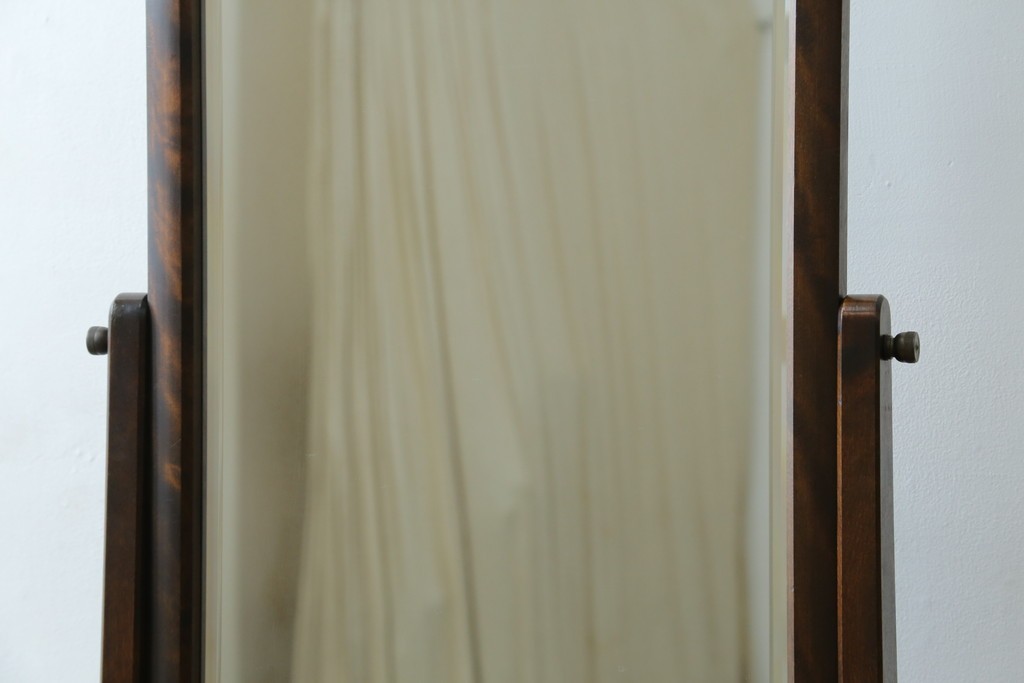 和製ヴィンテージ　北海道民芸家具　シックな色合いが上品な印象のキャスター付きスタンドミラー　(R-080706)