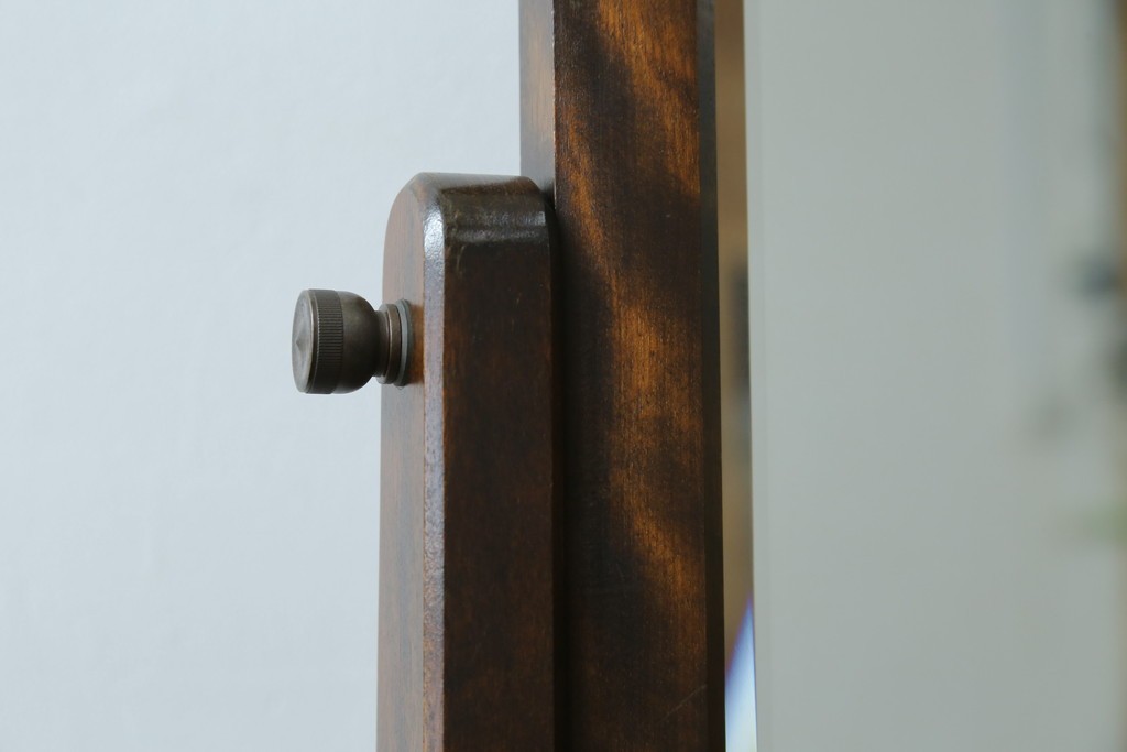 和製ヴィンテージ　北海道民芸家具　シックな色合いが上品な印象のキャスター付きスタンドミラー　(R-080706)