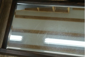 和製ヴィンテージ　北海道民芸家具　シックな色合いが上品な印象のキャスター付きスタンドミラー　(R-080706)