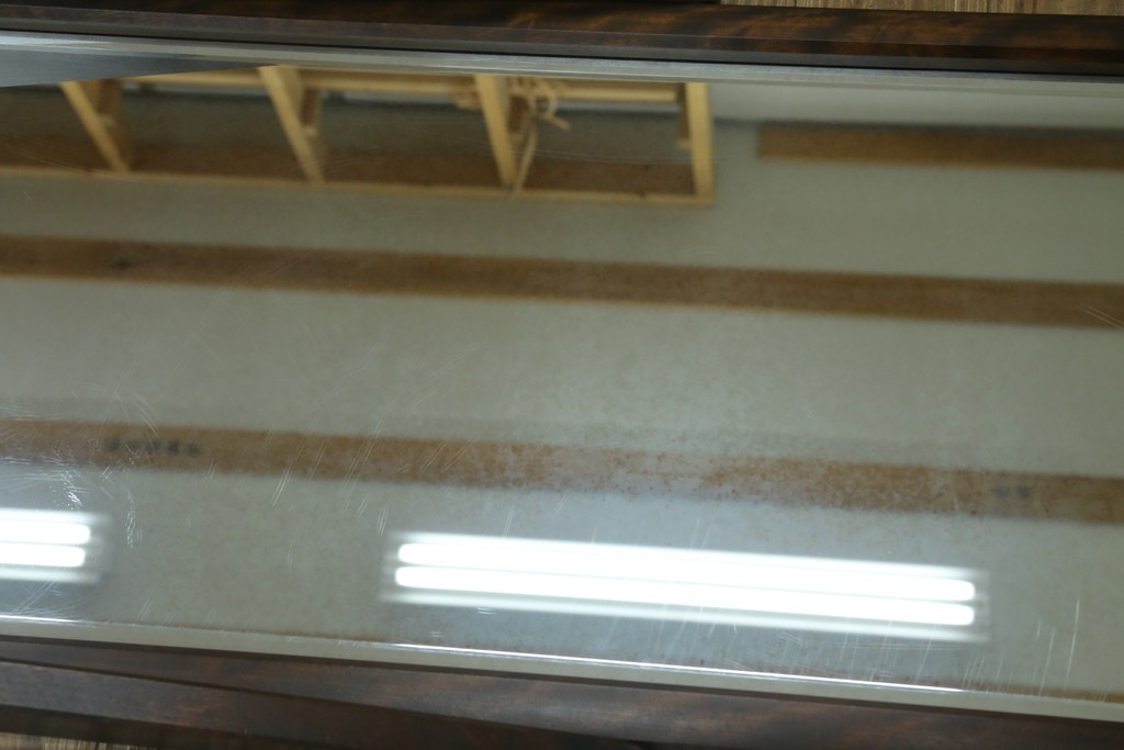 和製ヴィンテージ　北海道民芸家具　シックな色合いが上品な印象のキャスター付きスタンドミラー　(R-080706)