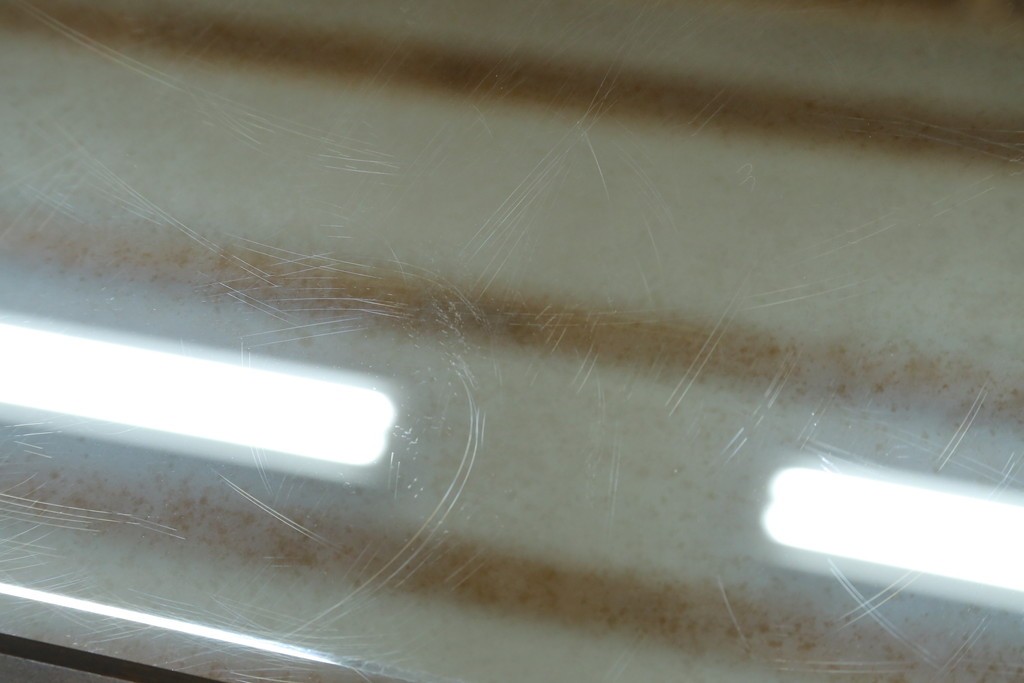 和製ヴィンテージ　北海道民芸家具　シックな色合いが上品な印象のキャスター付きスタンドミラー　(R-080706)