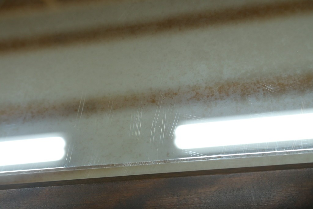 和製ヴィンテージ　北海道民芸家具　シックな色合いが上品な印象のキャスター付きスタンドミラー　(R-080706)