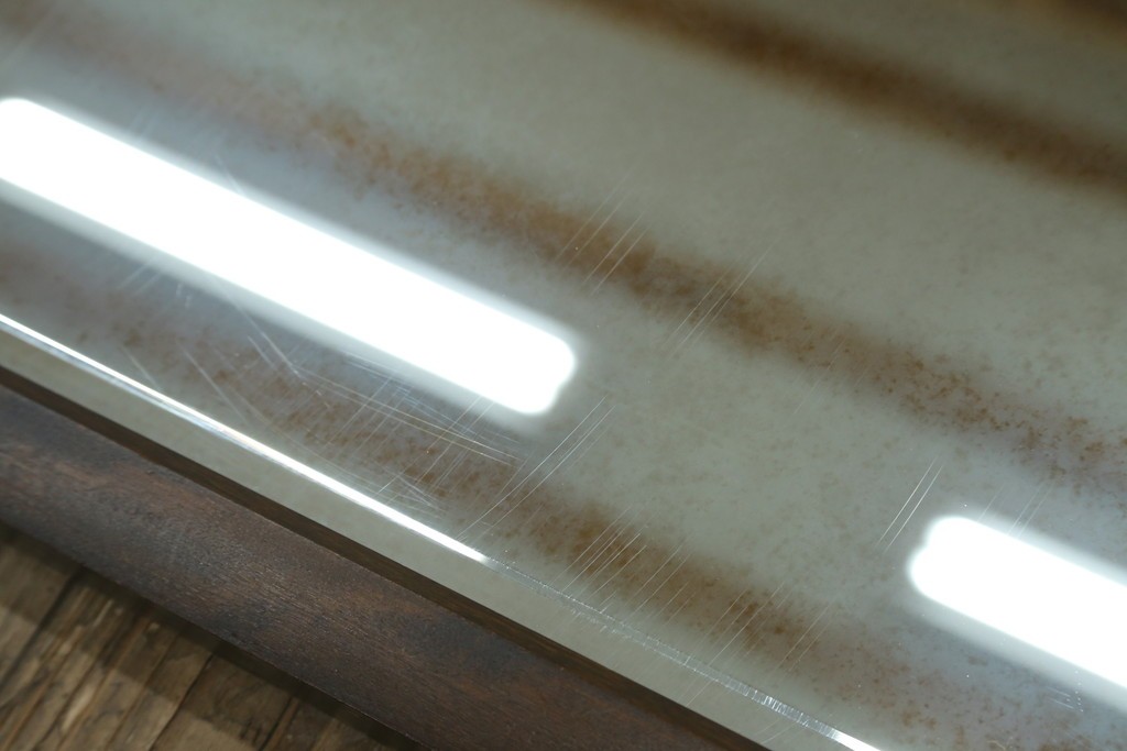 和製ヴィンテージ　北海道民芸家具　シックな色合いが上品な印象のキャスター付きスタンドミラー　(R-080706)