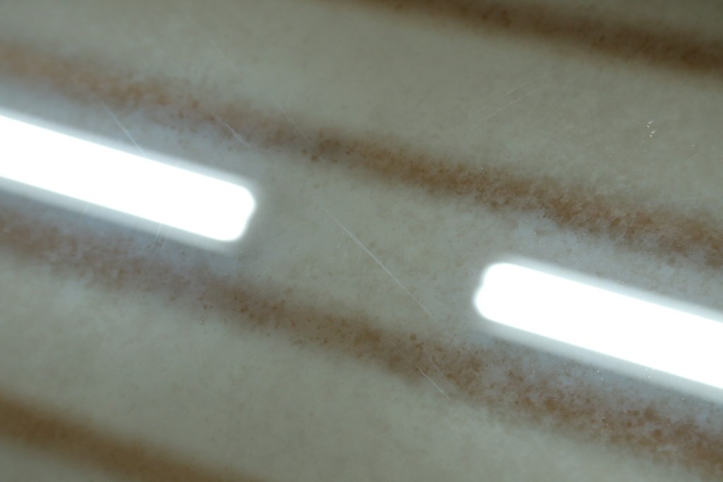 和製ヴィンテージ　北海道民芸家具　シックな色合いが上品な印象のキャスター付きスタンドミラー　(R-080706)