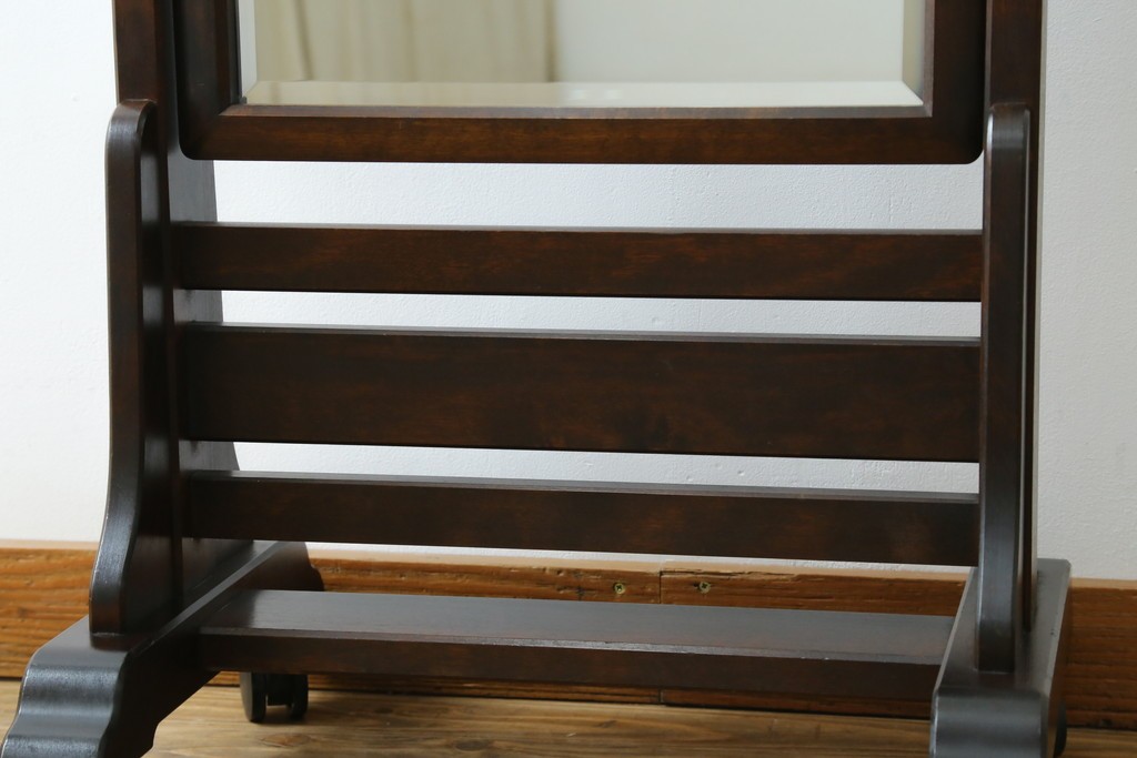 和製ヴィンテージ　北海道民芸家具　シックな色合いが上品な印象のキャスター付きスタンドミラー　(R-080706)