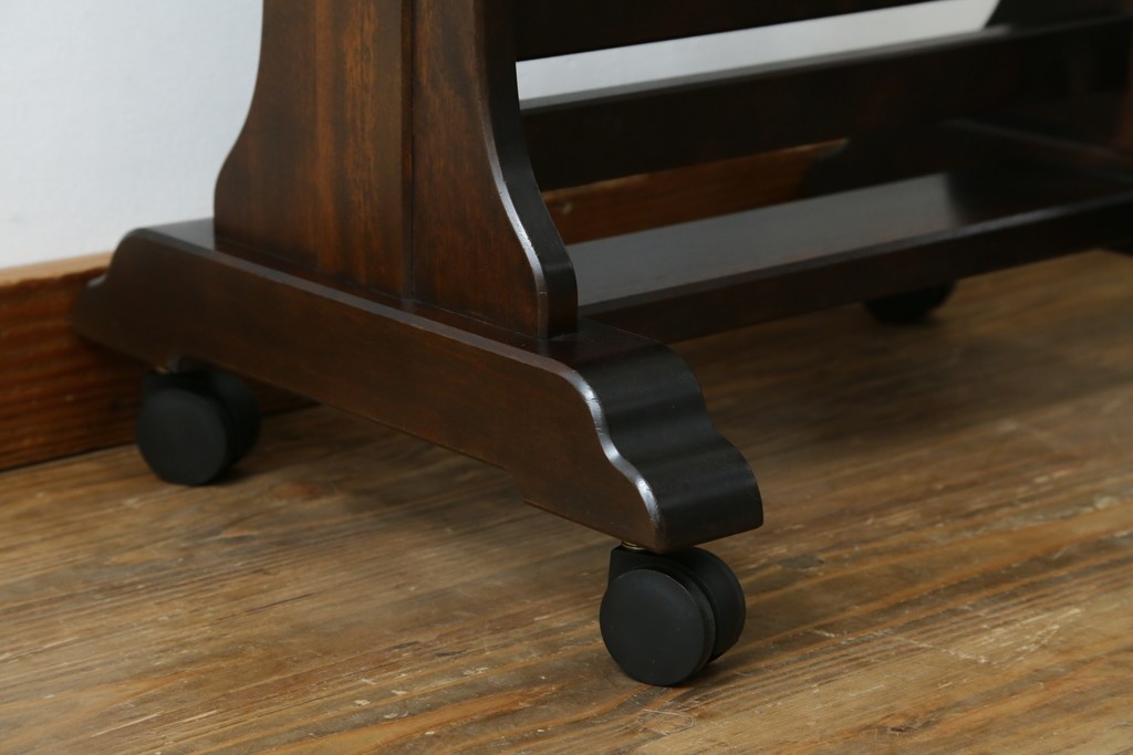 和製ヴィンテージ　北海道民芸家具　シックな色合いが上品な印象のキャスター付きスタンドミラー　(R-080706)