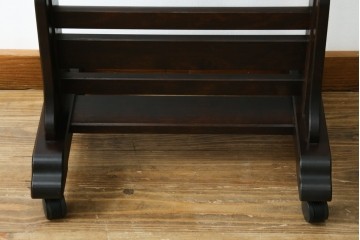 和製ヴィンテージ　北海道民芸家具　シックな色合いが上品な印象のキャスター付きスタンドミラー　(R-080706)