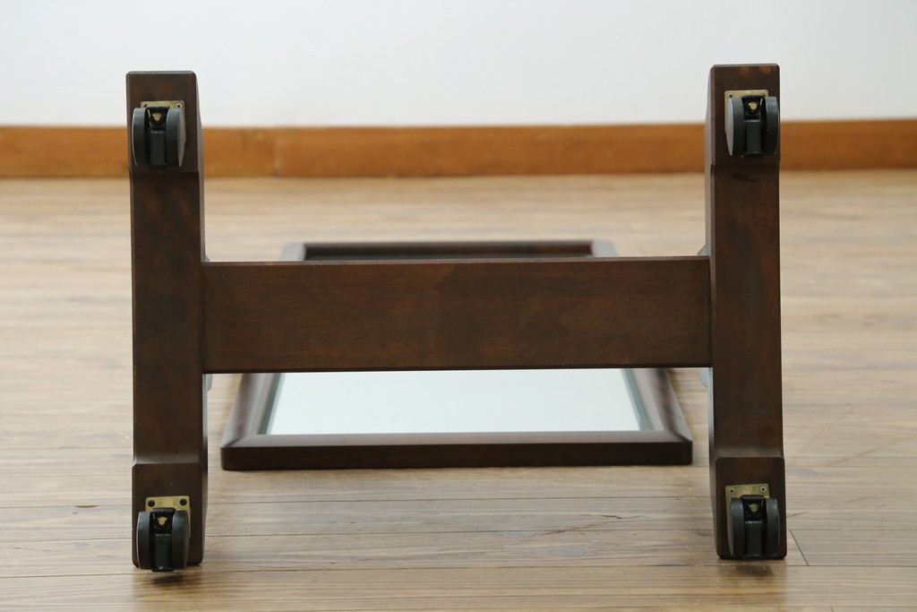 和製ヴィンテージ　北海道民芸家具　シックな色合いが上品な印象のキャスター付きスタンドミラー　(R-080706)