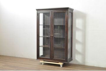 中古　美品　北海道民芸家具　和洋どちらのお部屋にも馴染む三面ガラスキャビネット(本箱、書棚、収納棚、戸棚、キャビネット、飾り棚、ブックケース、店舗什器)(R-080718)