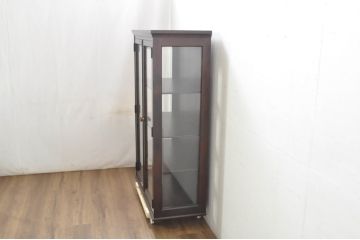 中古　美品　北海道民芸家具　和洋どちらのお部屋にも馴染む三面ガラスキャビネット(本箱、書棚、収納棚、戸棚、キャビネット、飾り棚、ブックケース、店舗什器)(R-080718)